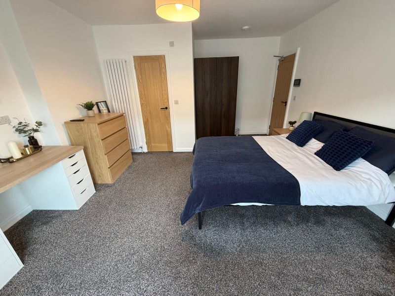 Room West Hill Drive in Mansfield Woodhouse