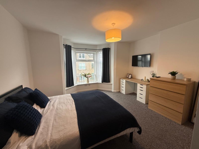 Room West Hill Drive in Mansfield Woodhouse