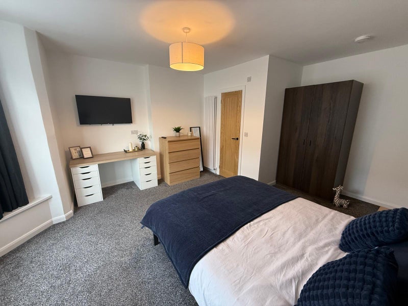 Room West Hill Drive in Mansfield Woodhouse