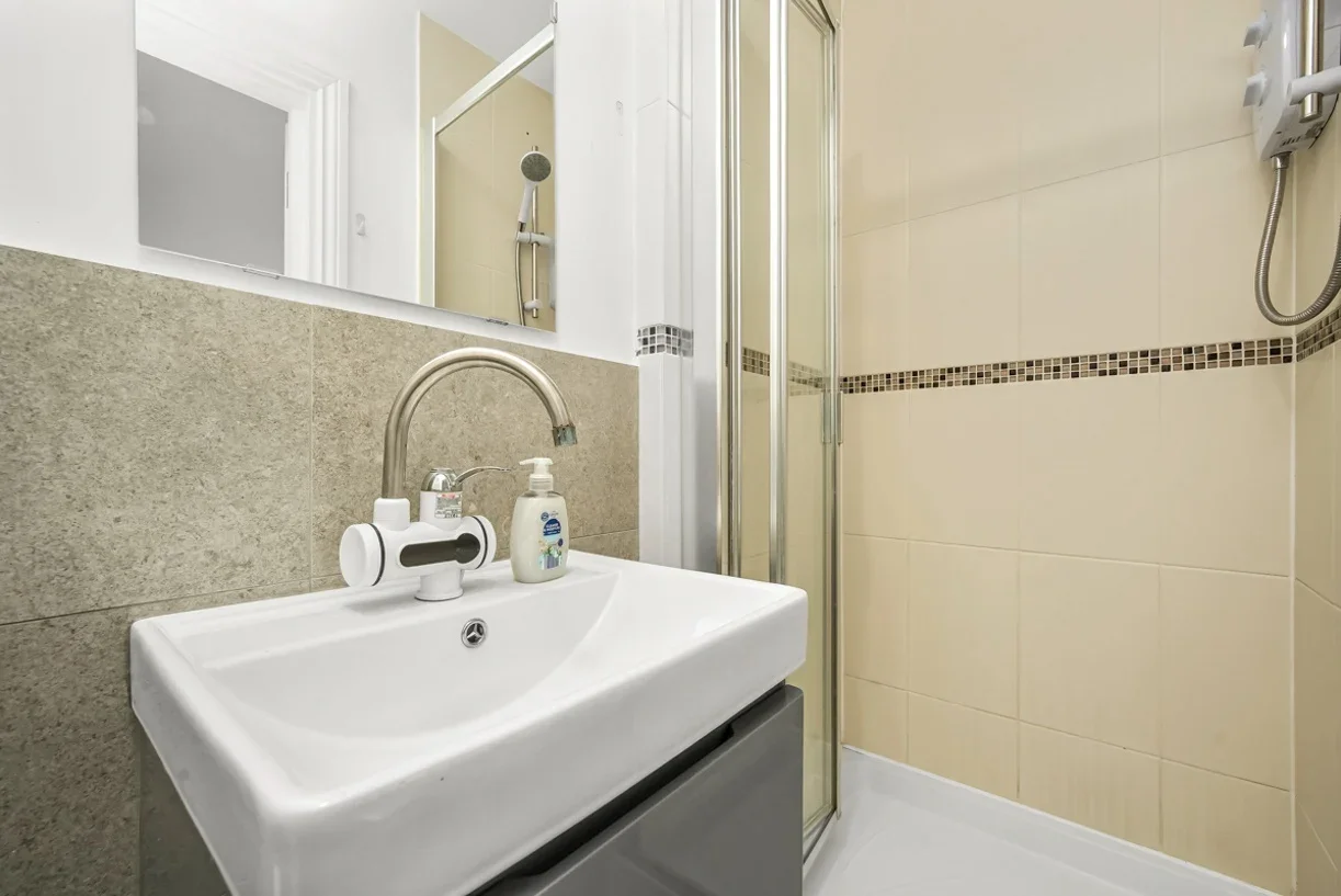 Room Camille Close in Greater London