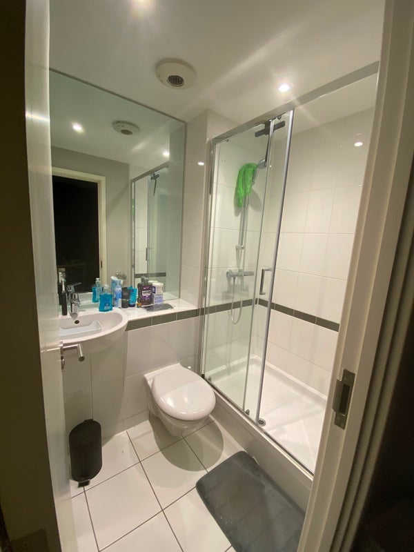 Room Eden Grove in Greater London