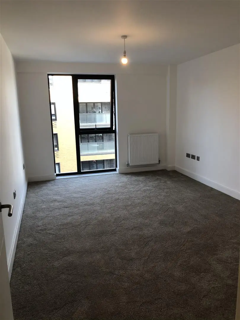 Flat Victoria Road in Ashford