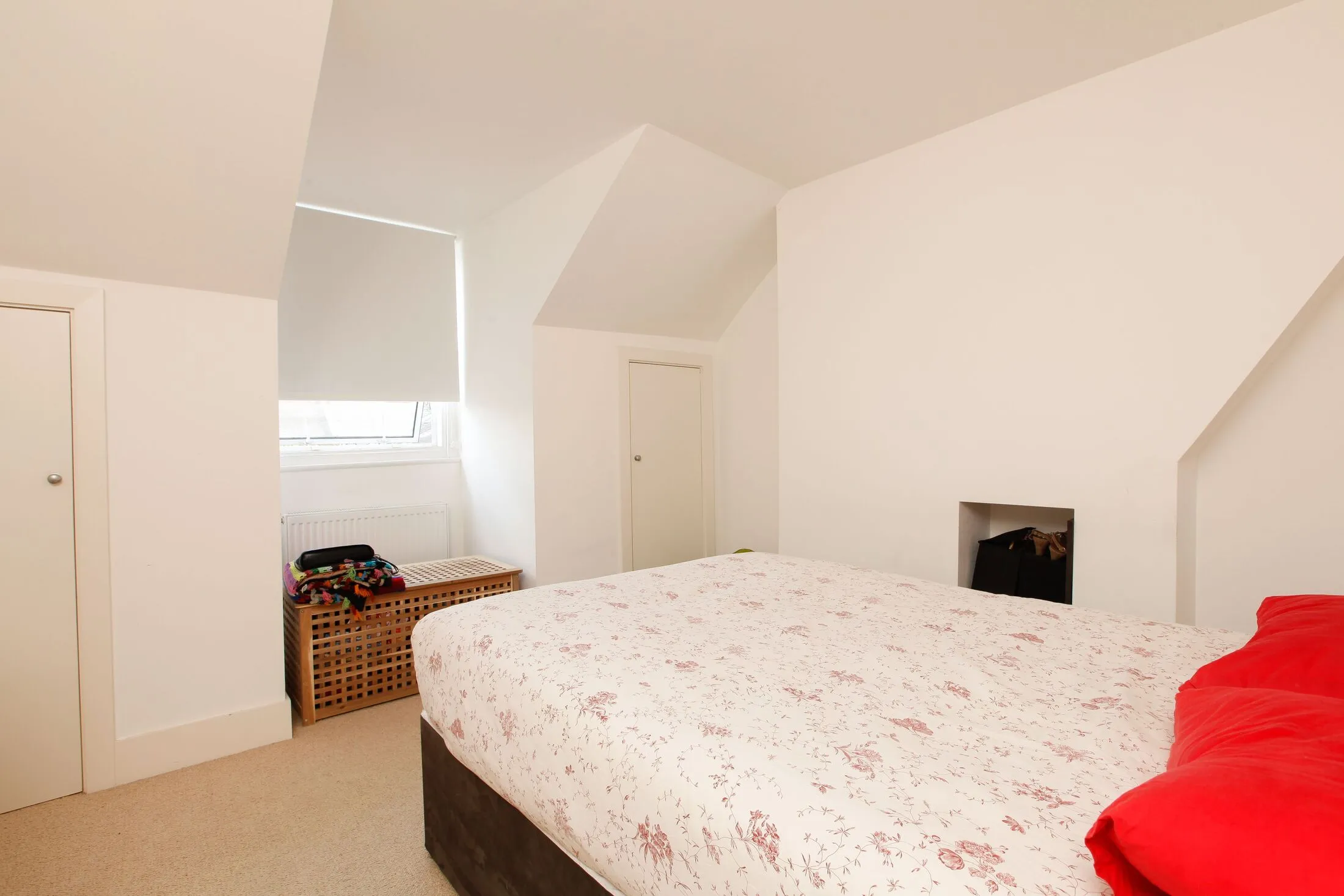 Flat Lynette Avenue in Greater London