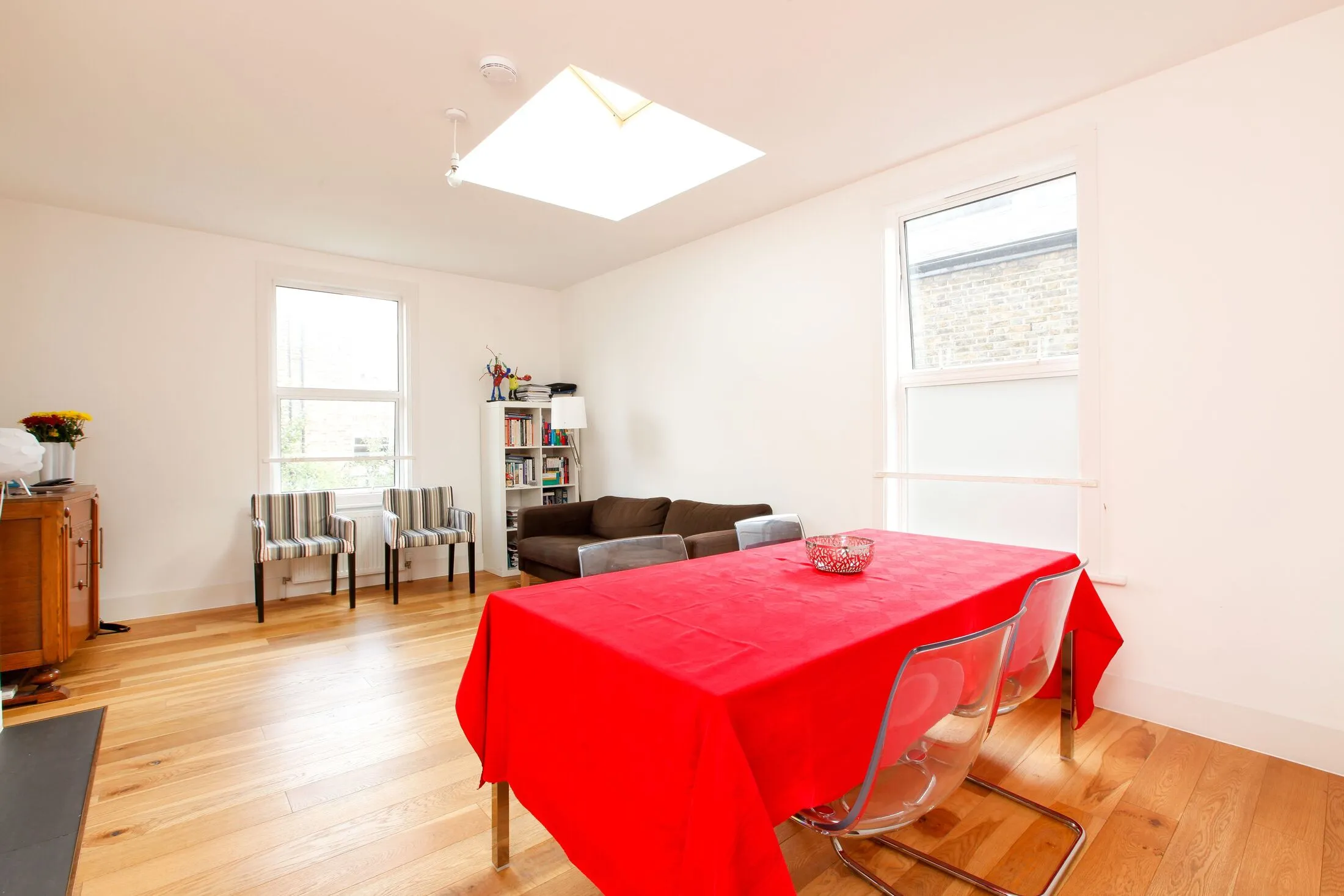 Flat Lynette Avenue in Greater London