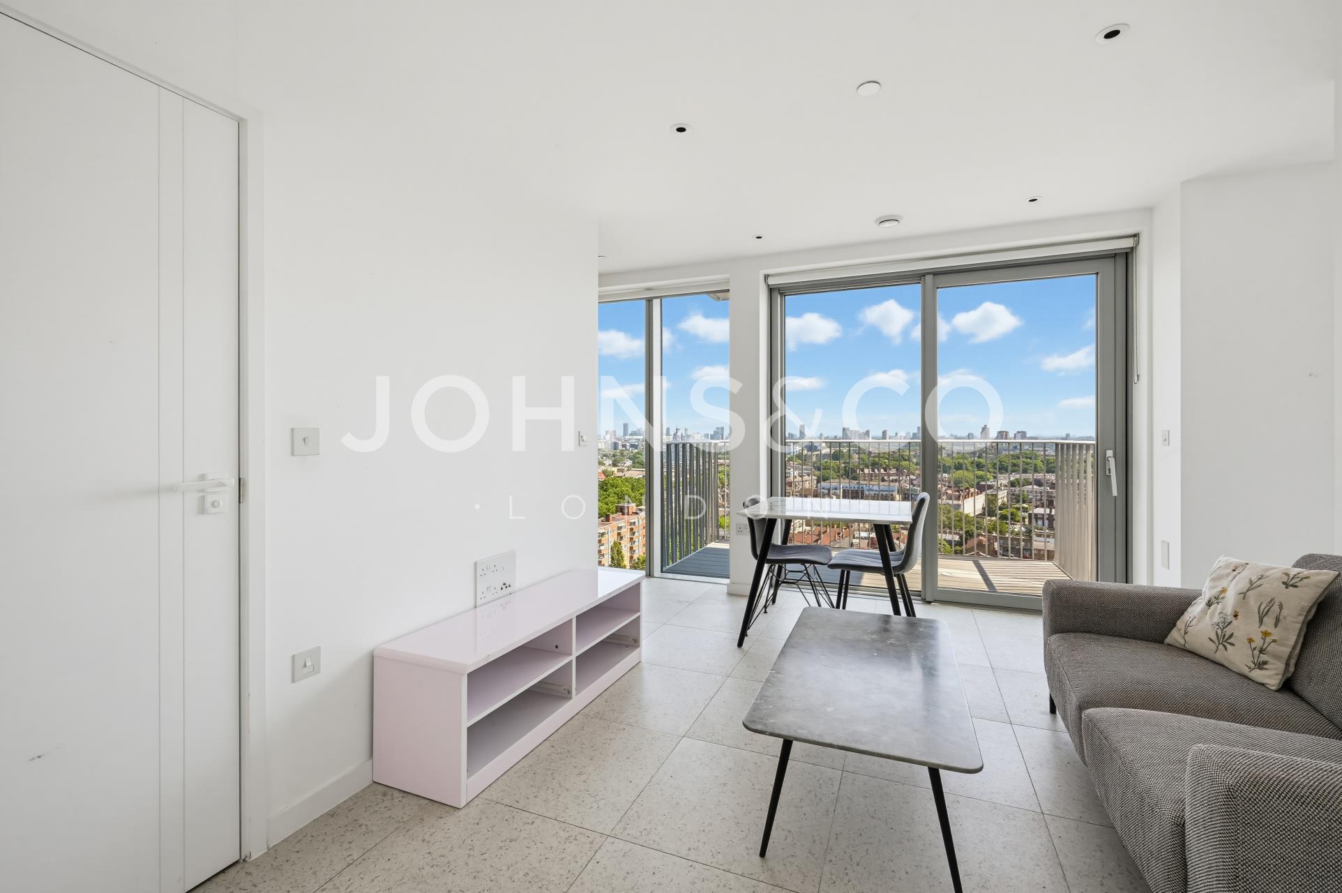 Flat Raven Row in Greater London