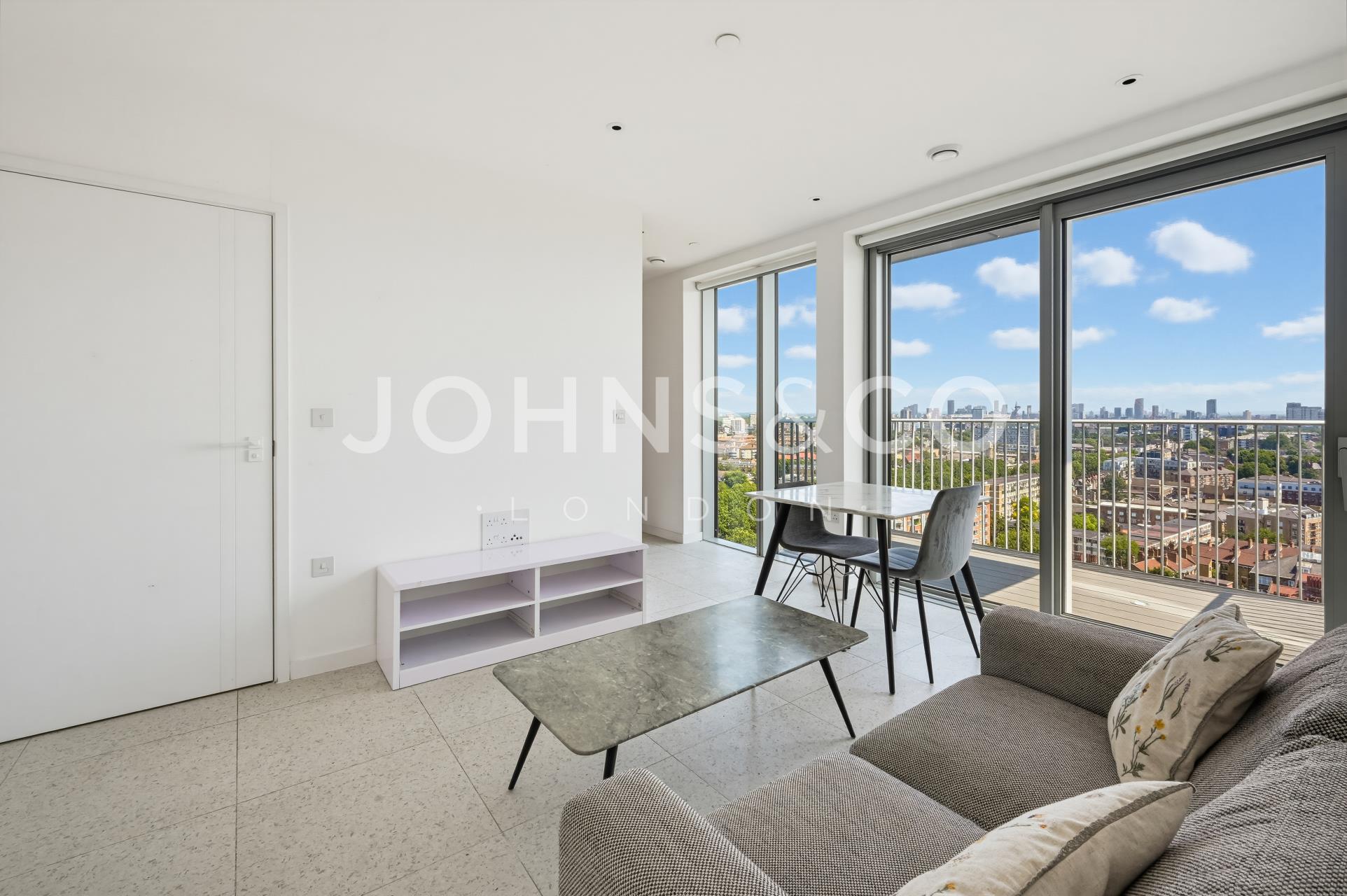 Flat Raven Row in Greater London