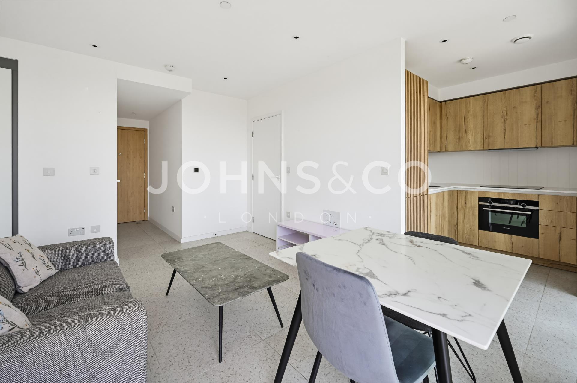 Flat Raven Row in Greater London