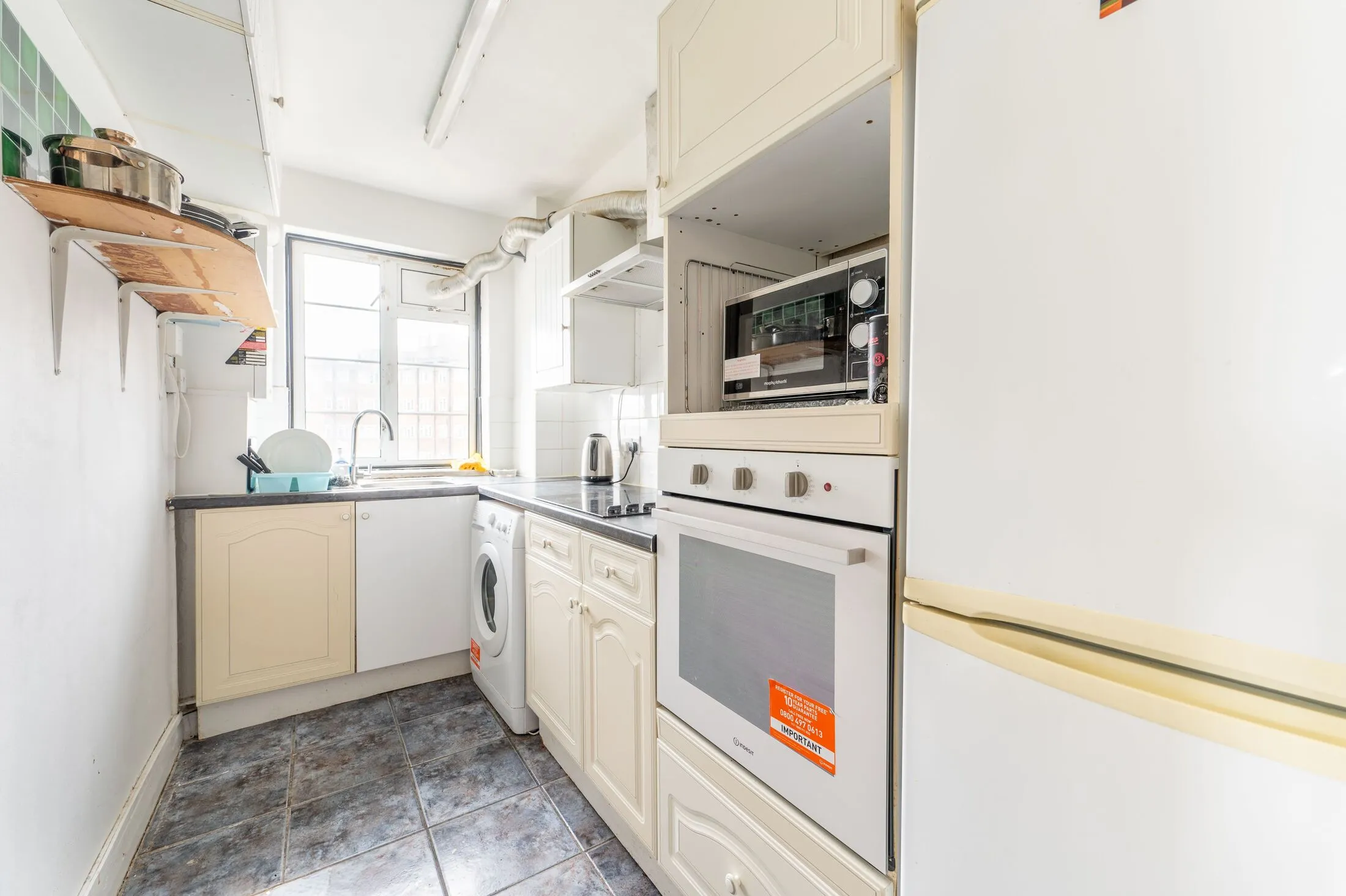 Flat Ashford Road in Greater London