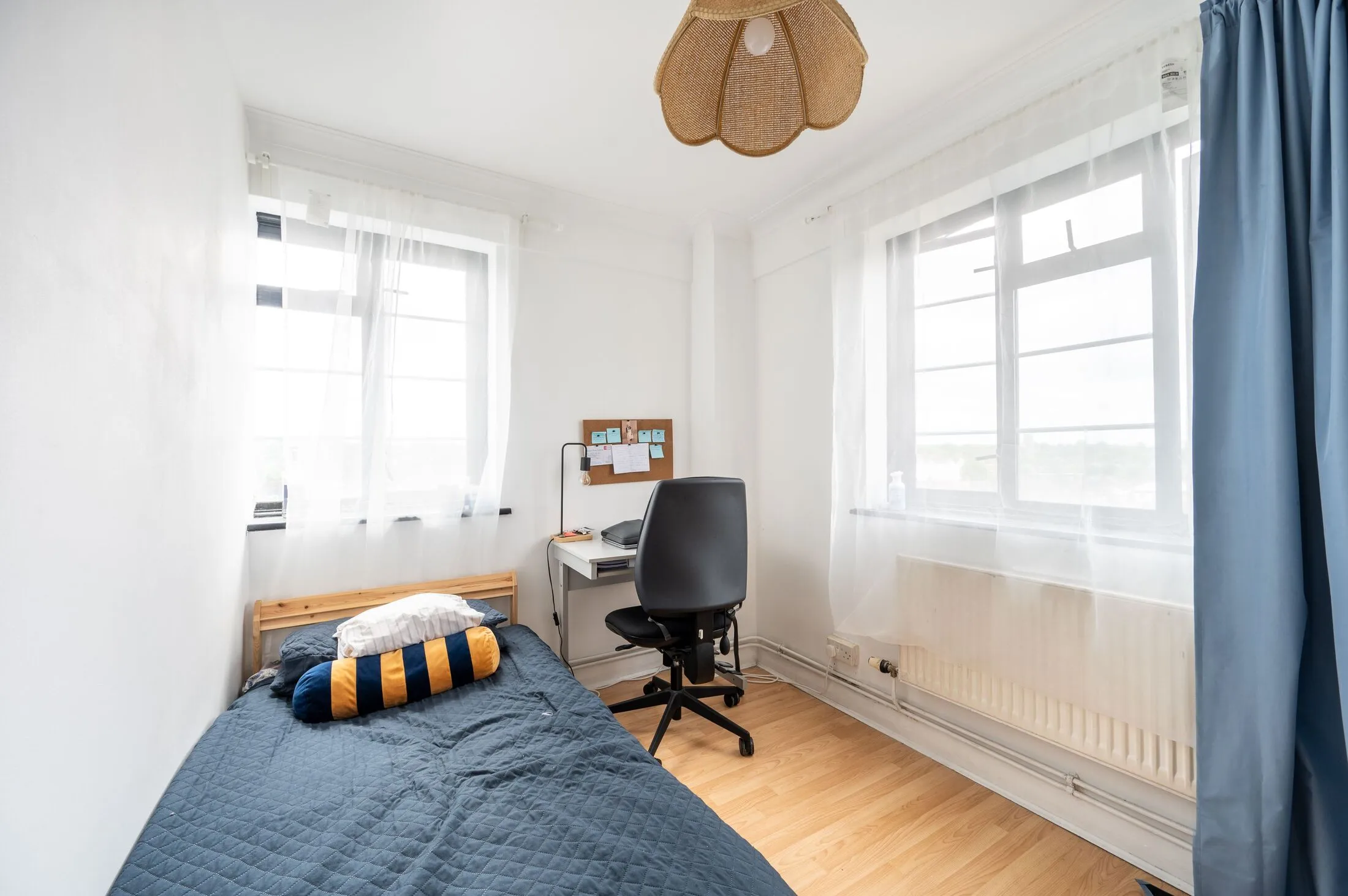 Flat Ashford Road in Greater London