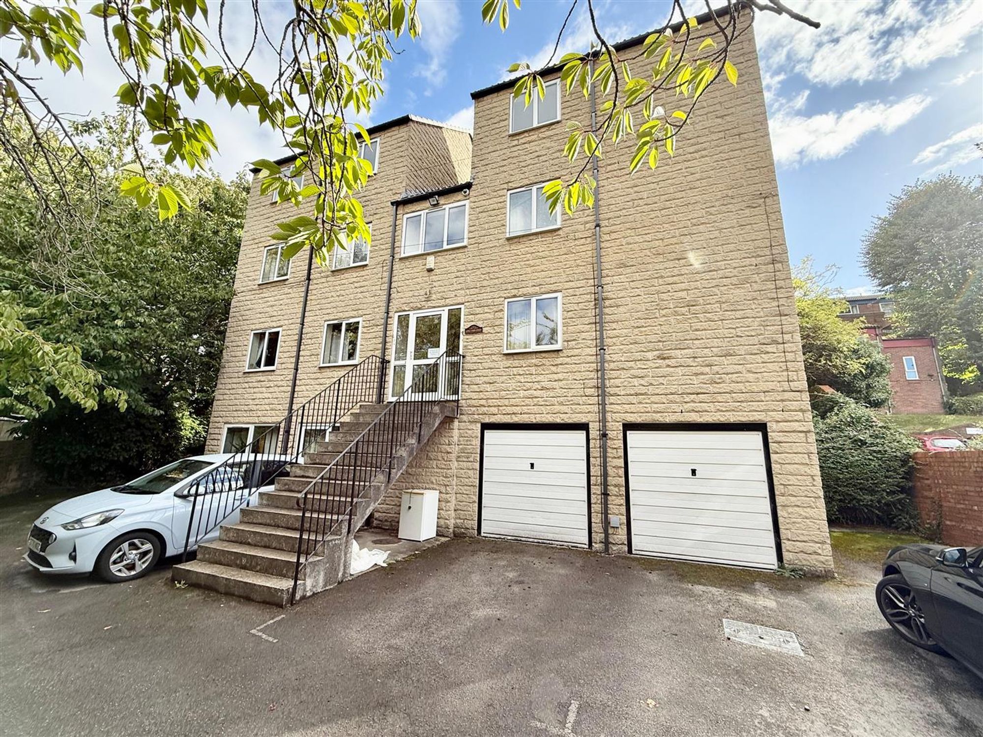 Flat Highfield Road in Chesterfield