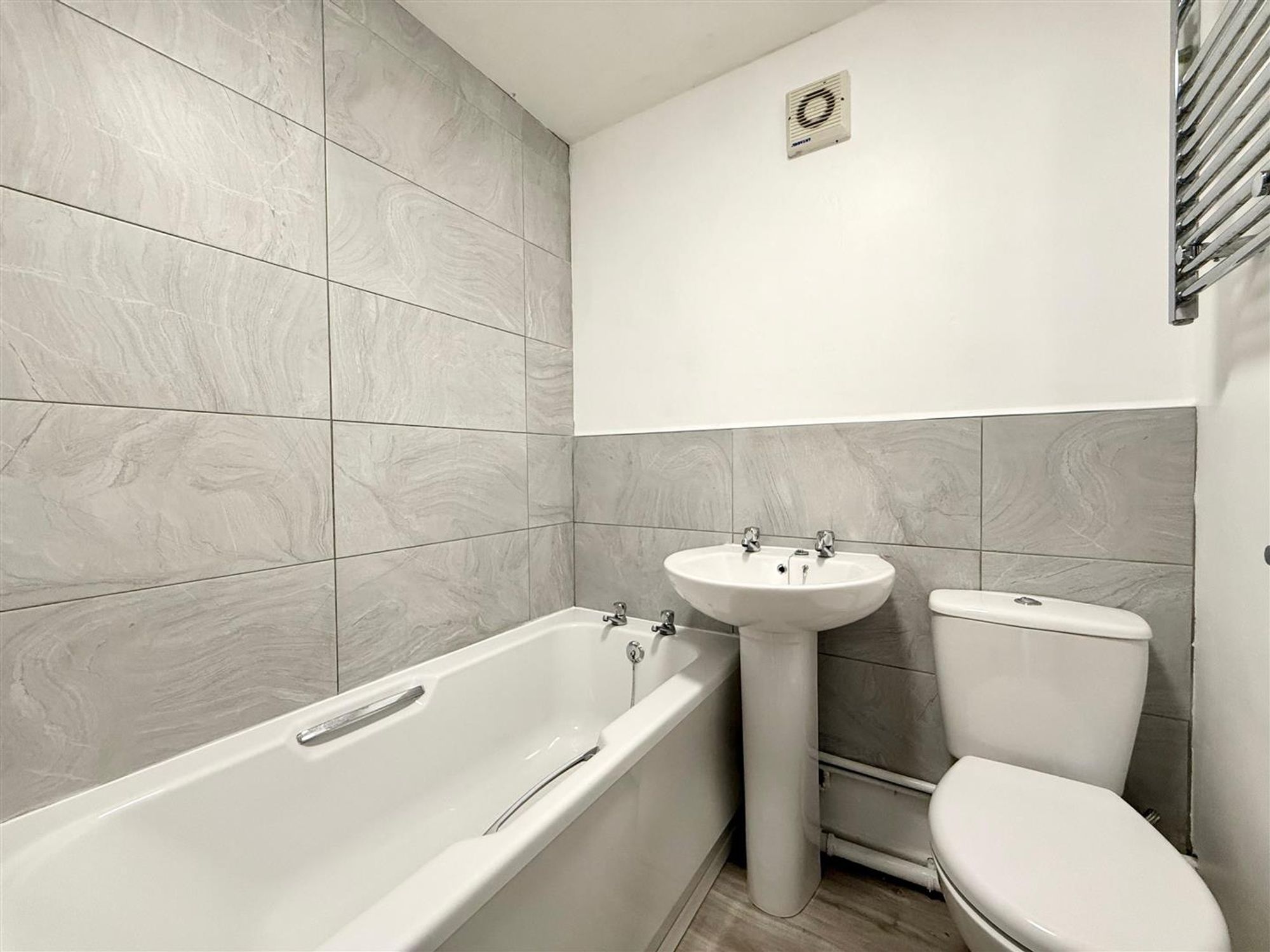 Flat Highfield Road in Chesterfield