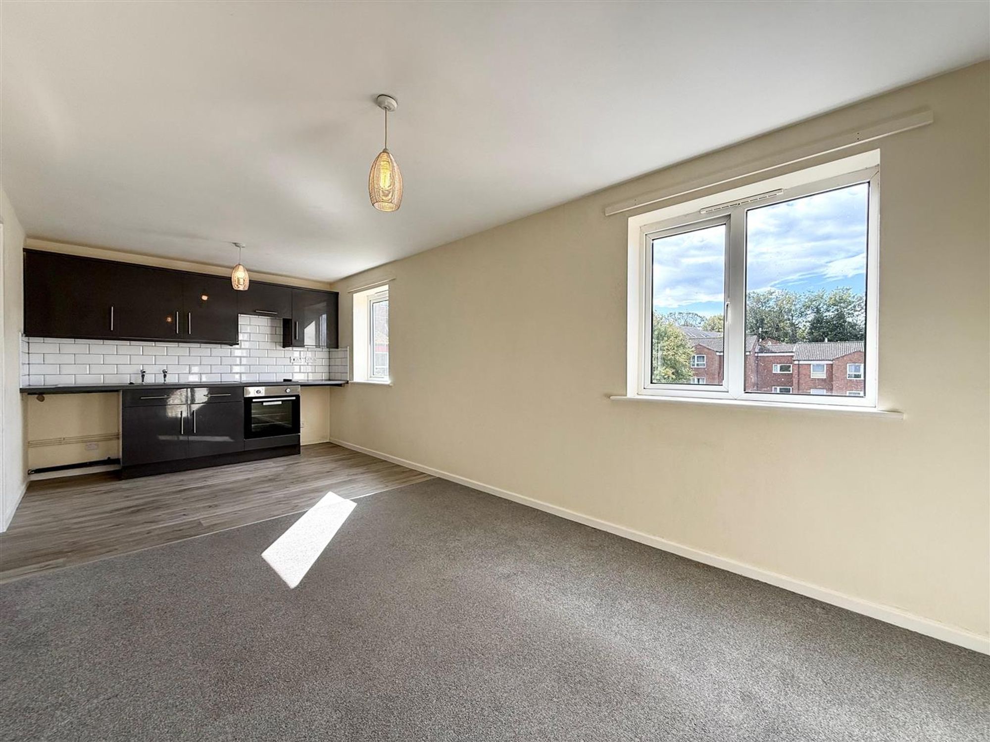 Flat Highfield Road in Chesterfield