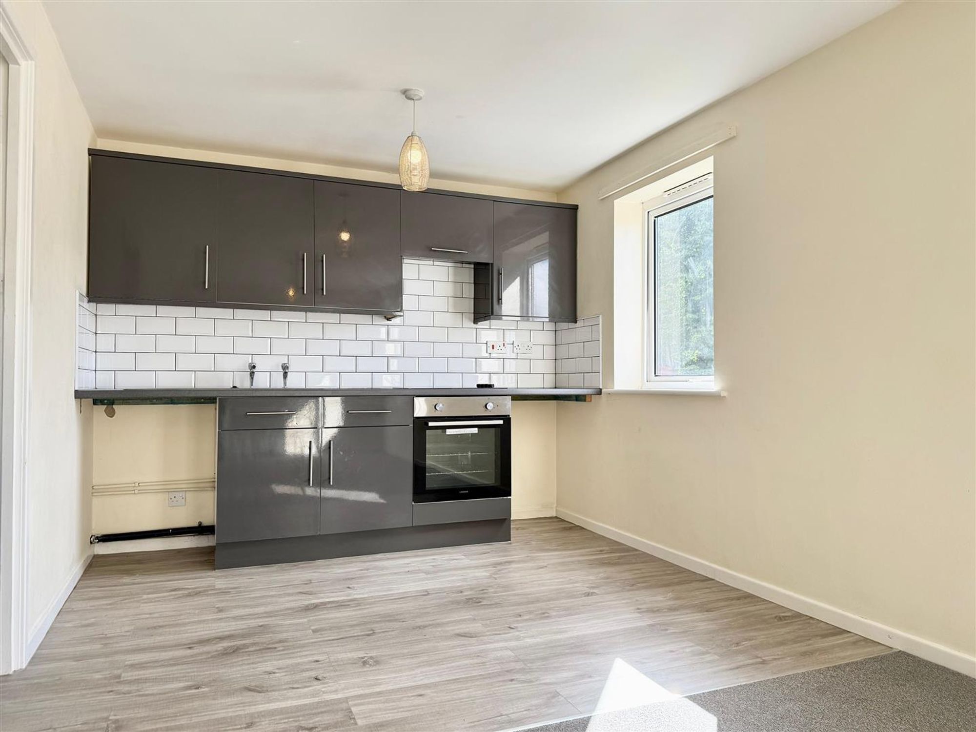 Flat Highfield Road in Chesterfield