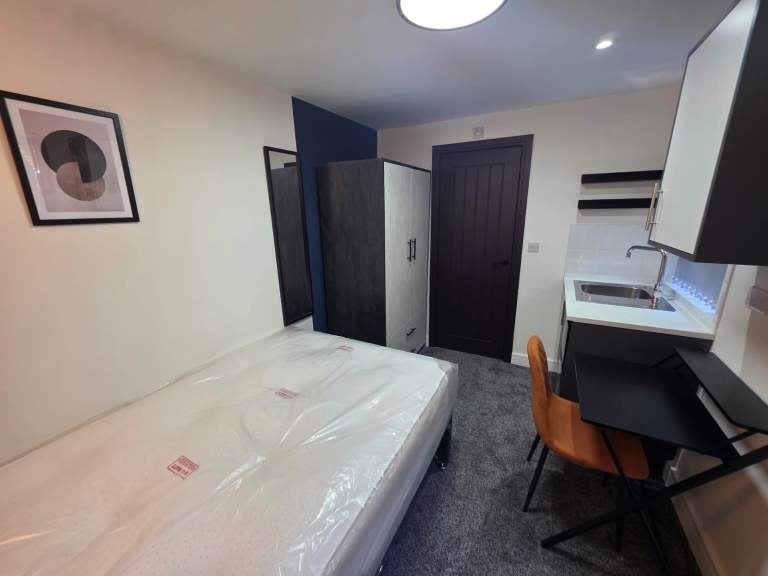 Room Hitchin Road in Luton