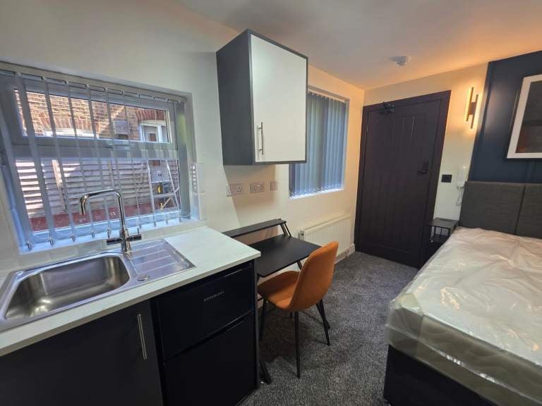 Room Hitchin Road in Luton