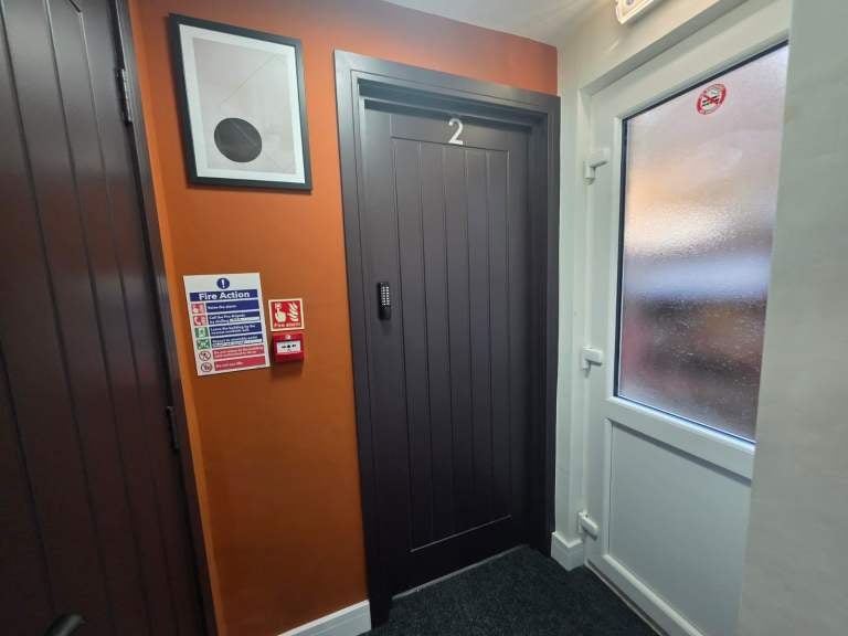Room Hitchin Road in Luton
