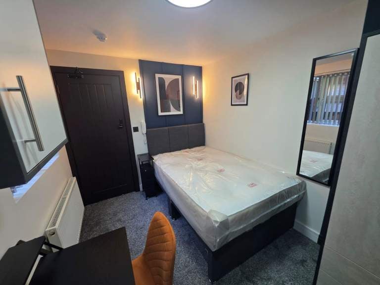 Room Hitchin Road in Luton