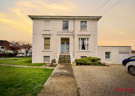 Flat Hales Road in Cheltenham