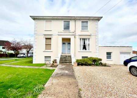 Flat Hales Road in Cheltenham