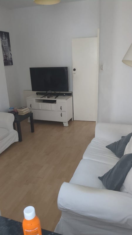 Room Mandrake Road in Greater London