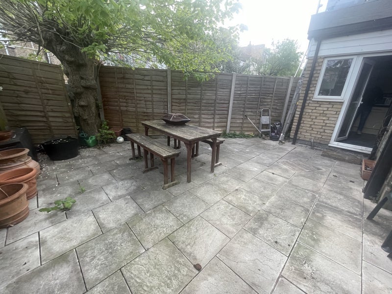 Room Mandrake Road in Greater London