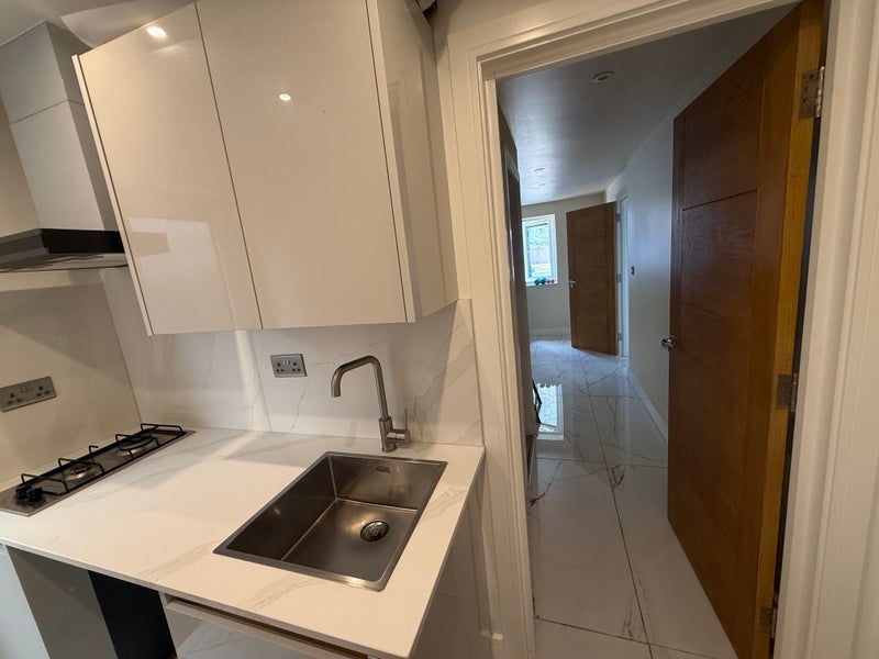 Room Thames Road in Slough