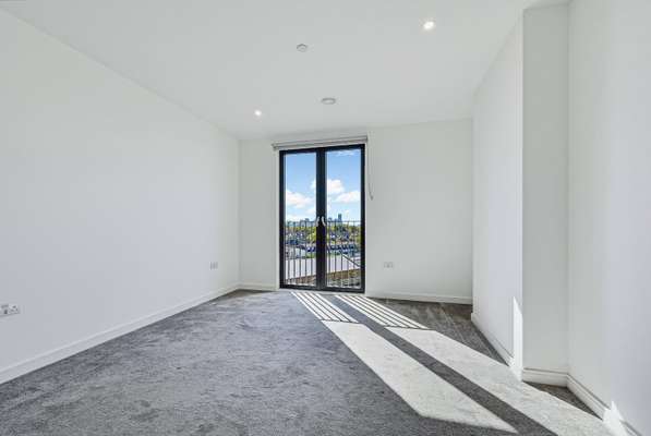 Flat Plaistow Road in Greater London