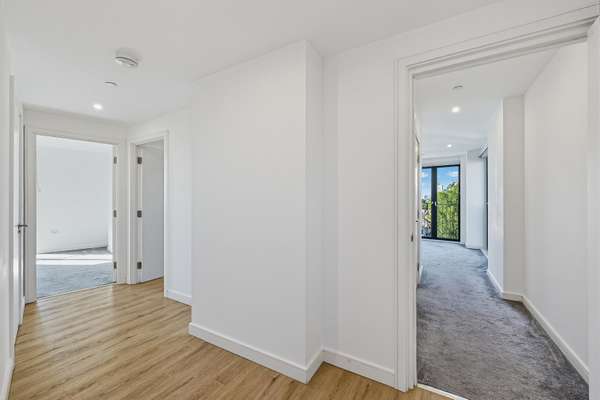 Flat Plaistow Road in Greater London