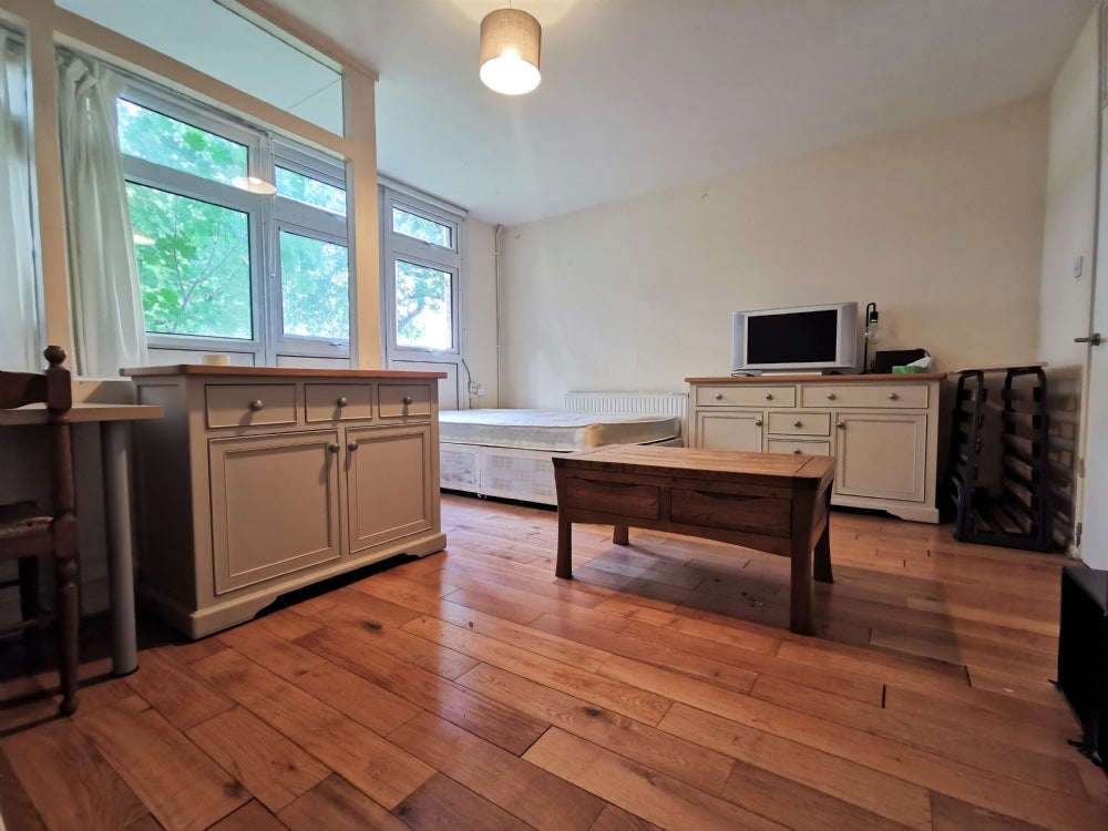Flat Ossulston Street in Greater London