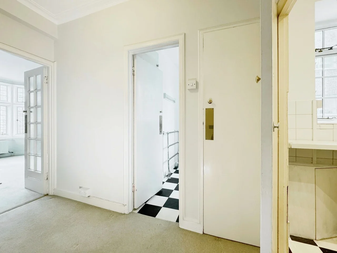 Flat Queen Square in Greater London