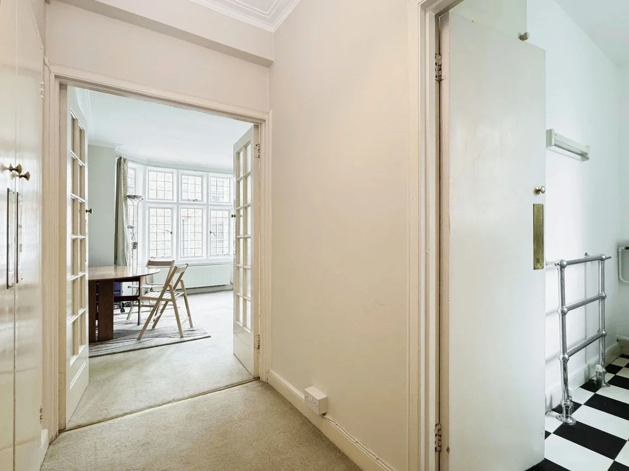 Flat Queen Square in Greater London