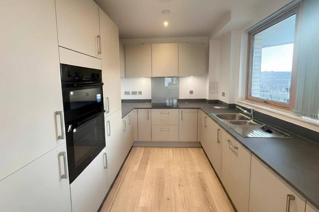 Flat Fielders Crescent in Greater London