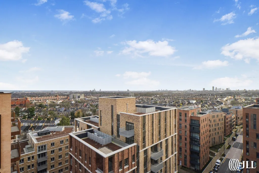 Flat Mary Neuner Road in Greater London