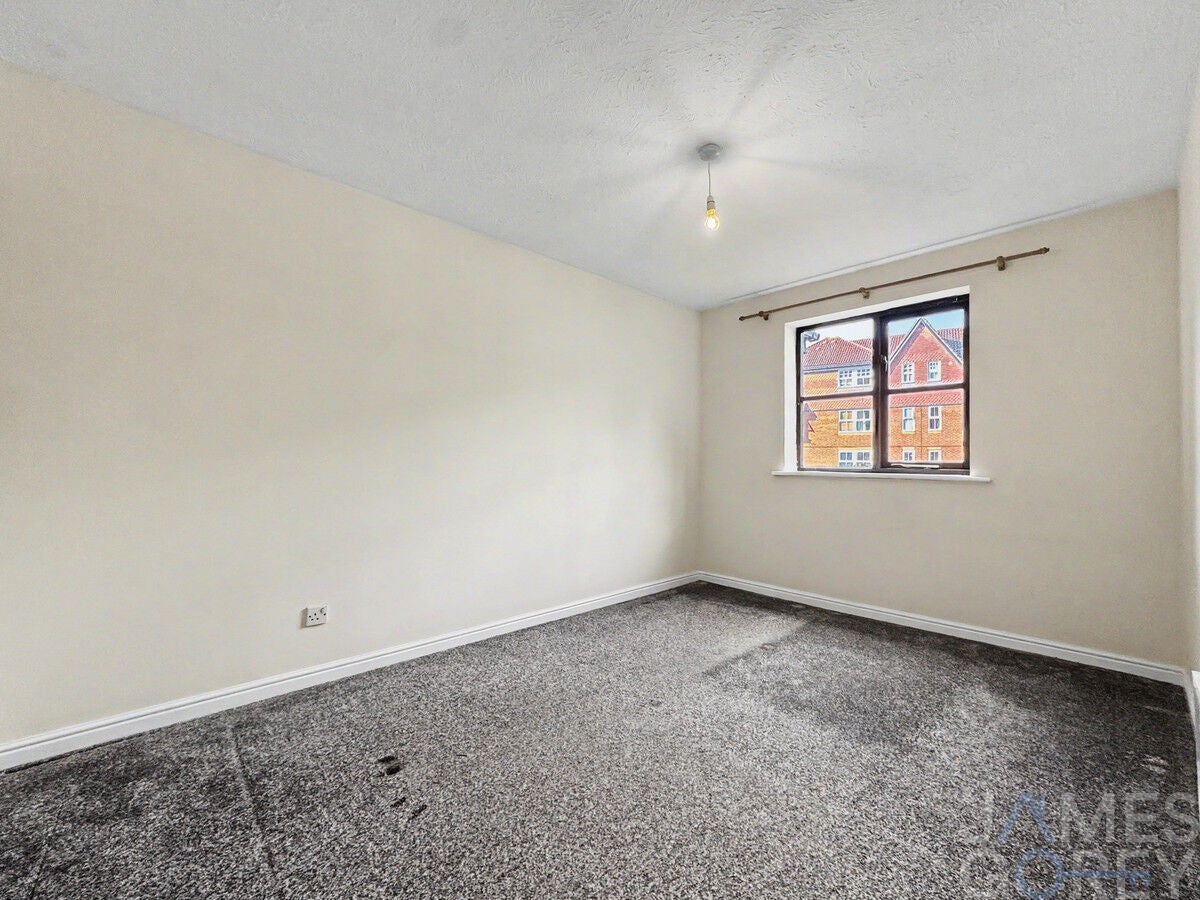 Flat Osbourne Road in Dartford