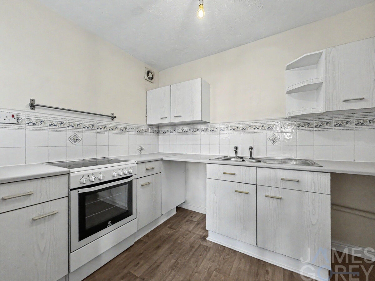 Flat Osbourne Road in Dartford