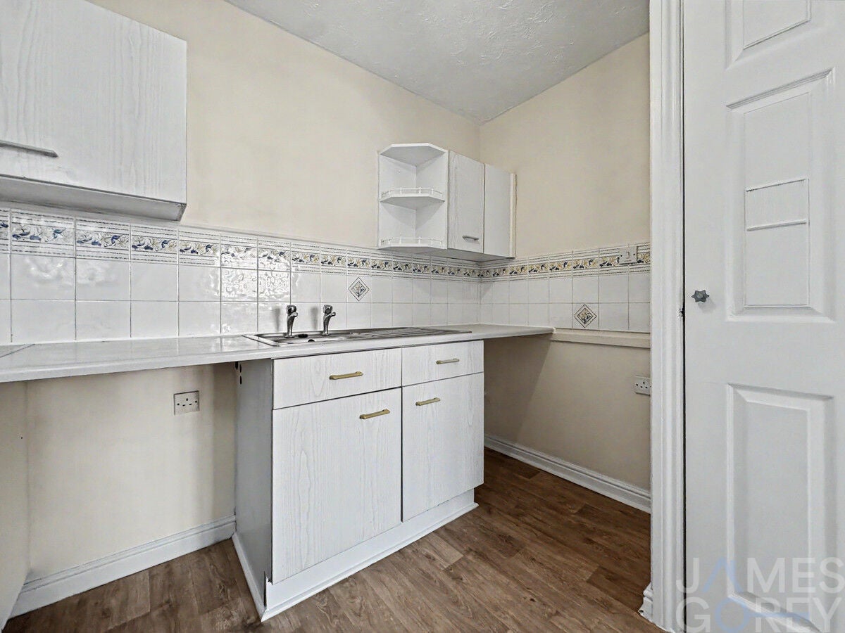 Flat Osbourne Road in Dartford
