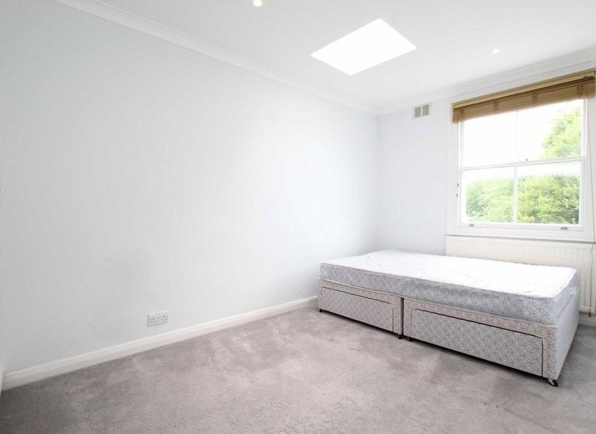 Flat Clarendon Road in Greater London