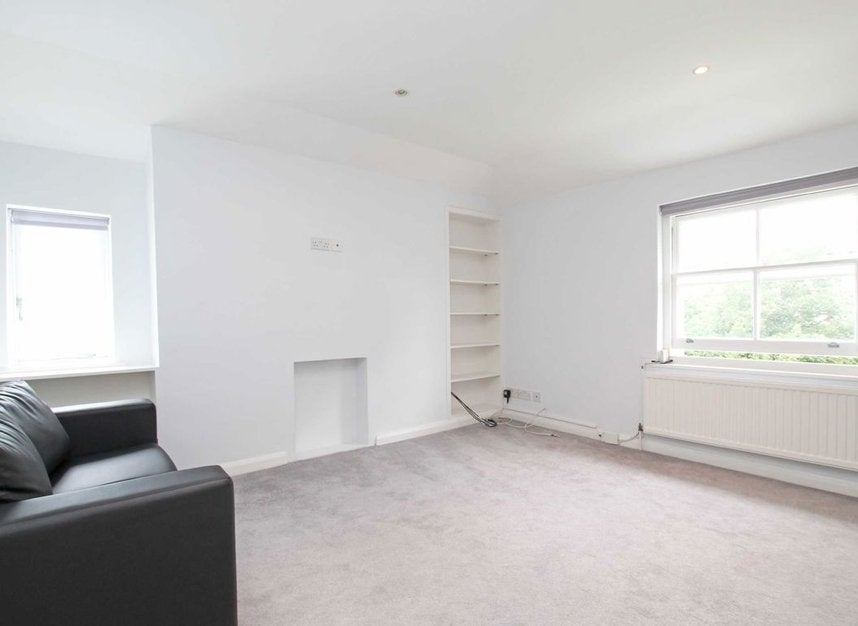 Flat Clarendon Road in Greater London
