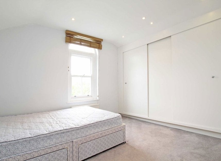 Flat Clarendon Road in Greater London