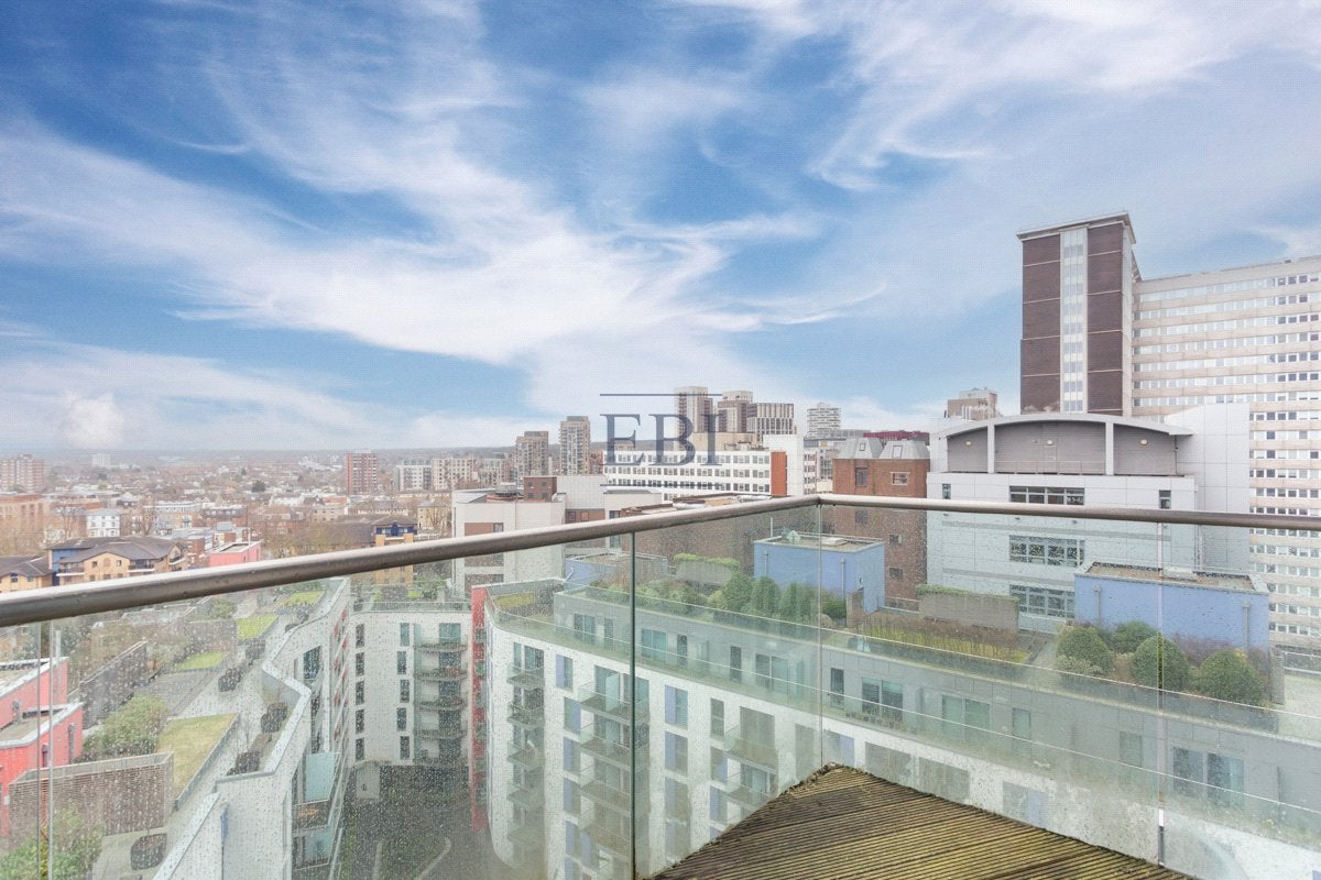 Flat Saffron Square in Greater London