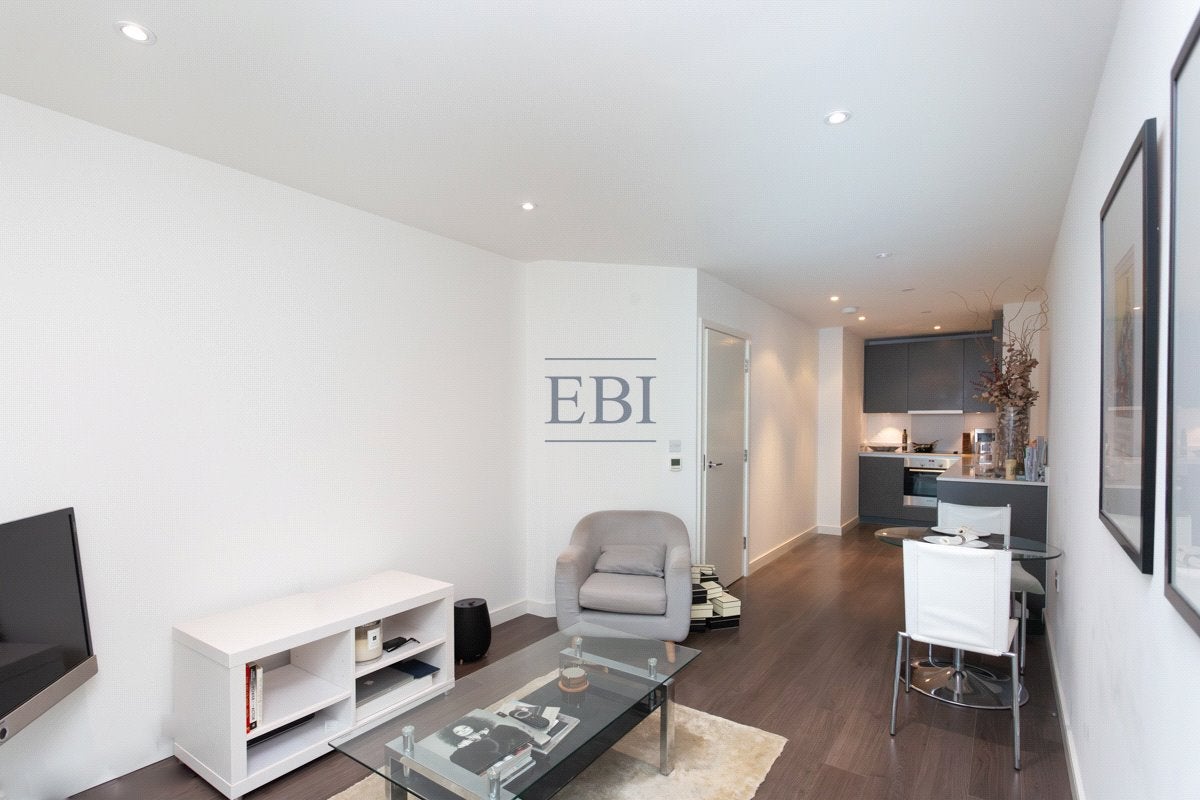 Flat Saffron Square in Greater London