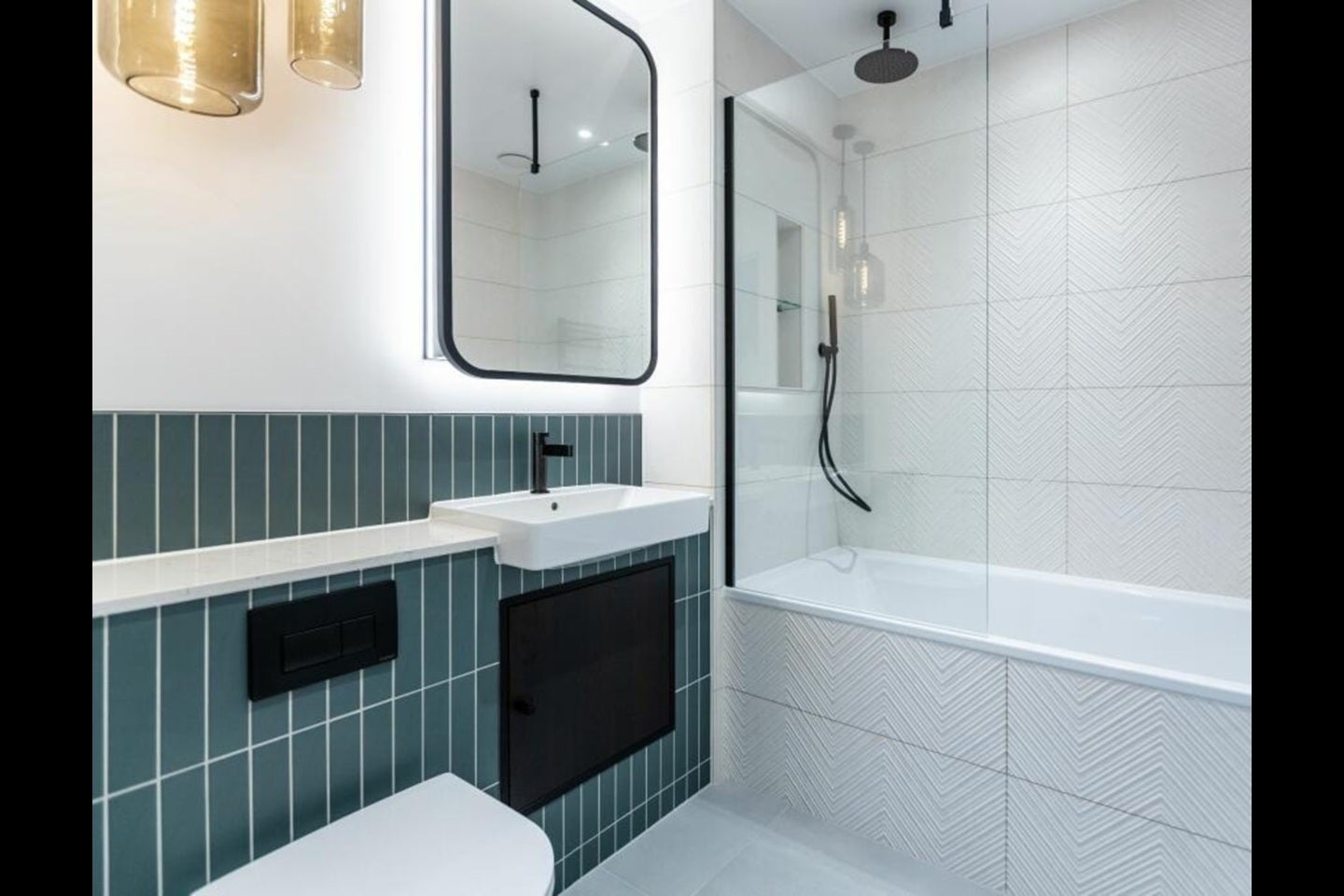 Flat Greenleaf Walk in Greater London