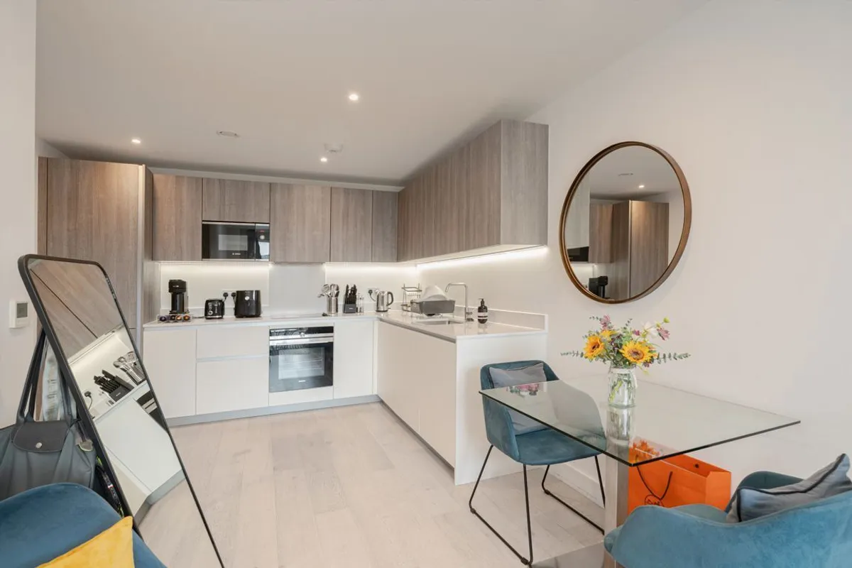 Flat Sinclair Road in Greater London