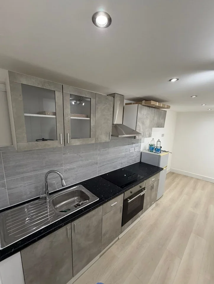 Flat Forty Avenue in Greater London