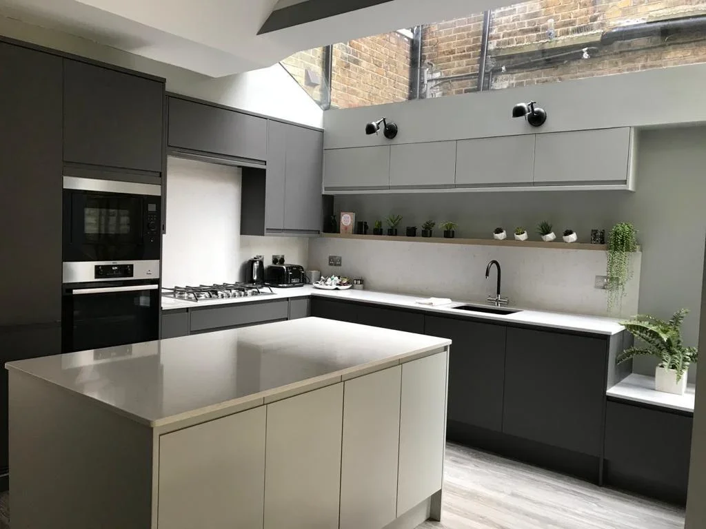 House Barcombe Avenue in Greater London