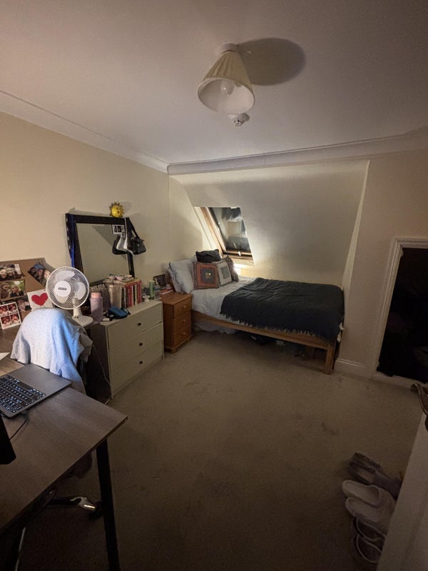 Room Staverton Road in Greater London