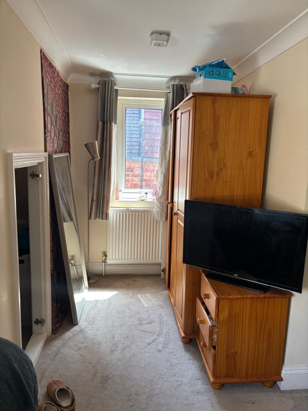 Room Staverton Road in Greater London