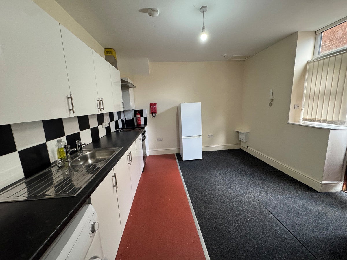Flat Saint Albans Road in Bristol
