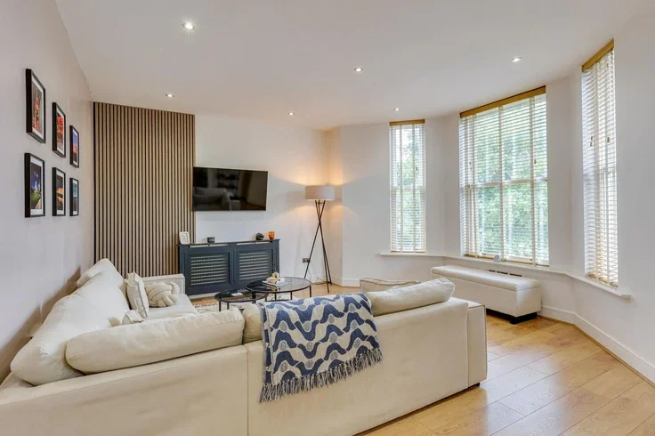 Flat Bramhall Road in Crosby