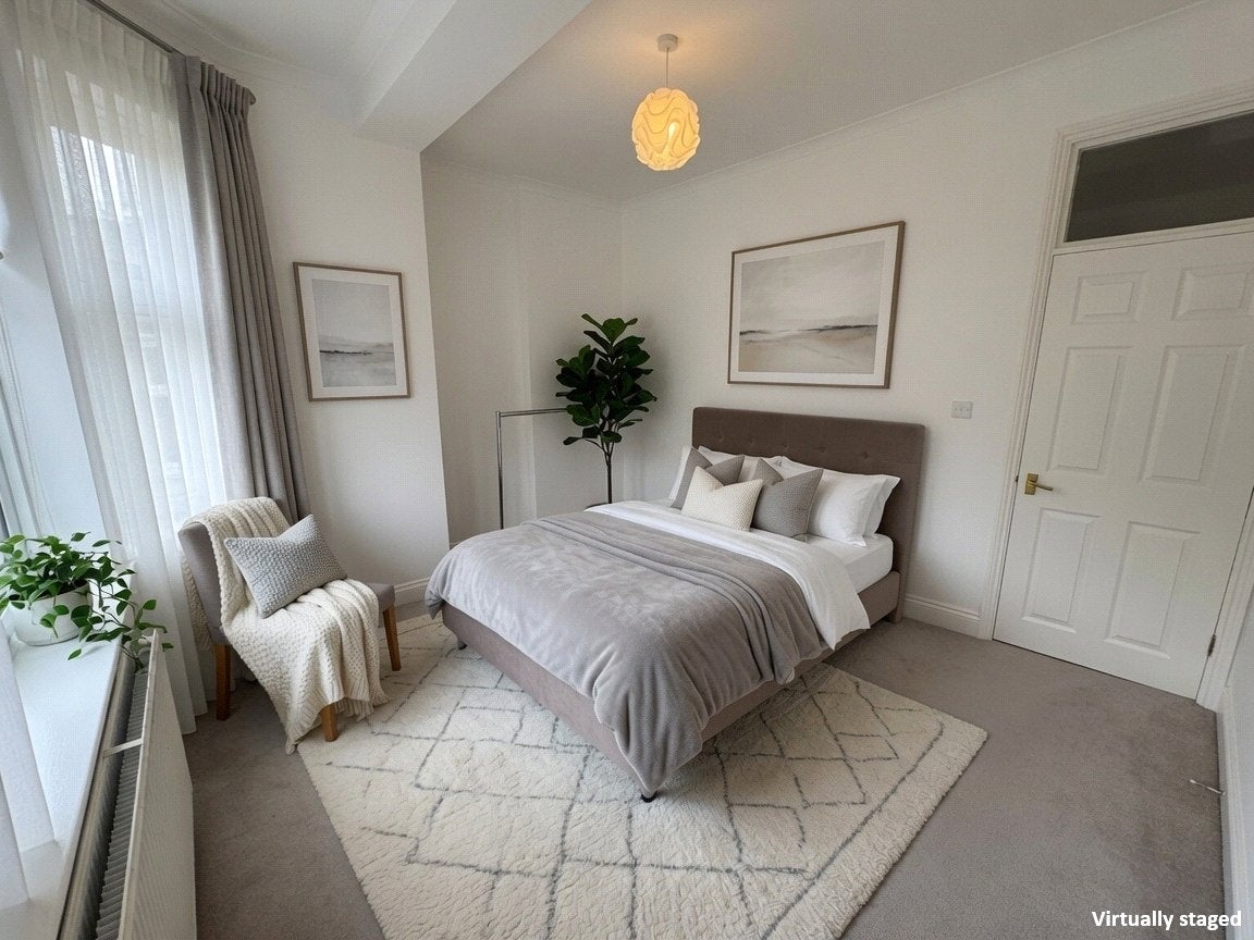 Flat Blenheim Gardens in Greater London